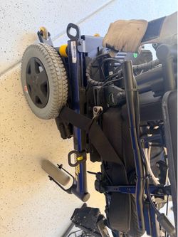 Power scooter/wheelchair