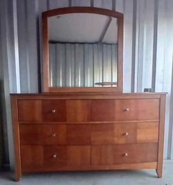 Dresser w/ Mirror