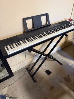 Electric keyboard w pedal