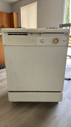 Dishwasher whirlpool 24” white