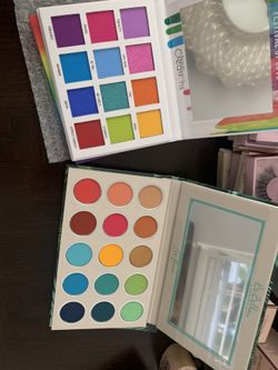Beauty creations eyeshadow pallet
