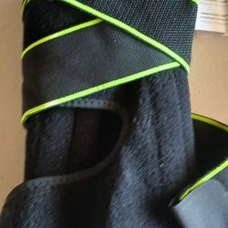NEW Knee Brace. Other Items For Sale On My Page. 