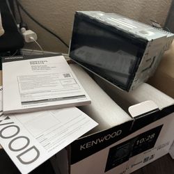 Kenwood Monitor With DVD Receiver 