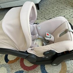 Uppababy Mesa V2 Car Seat With Base And Box