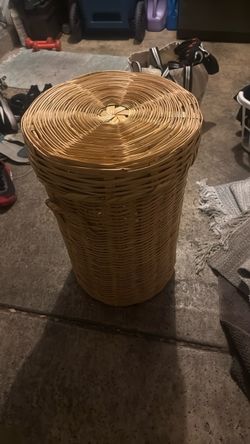 Round Wicker Basket with Lid