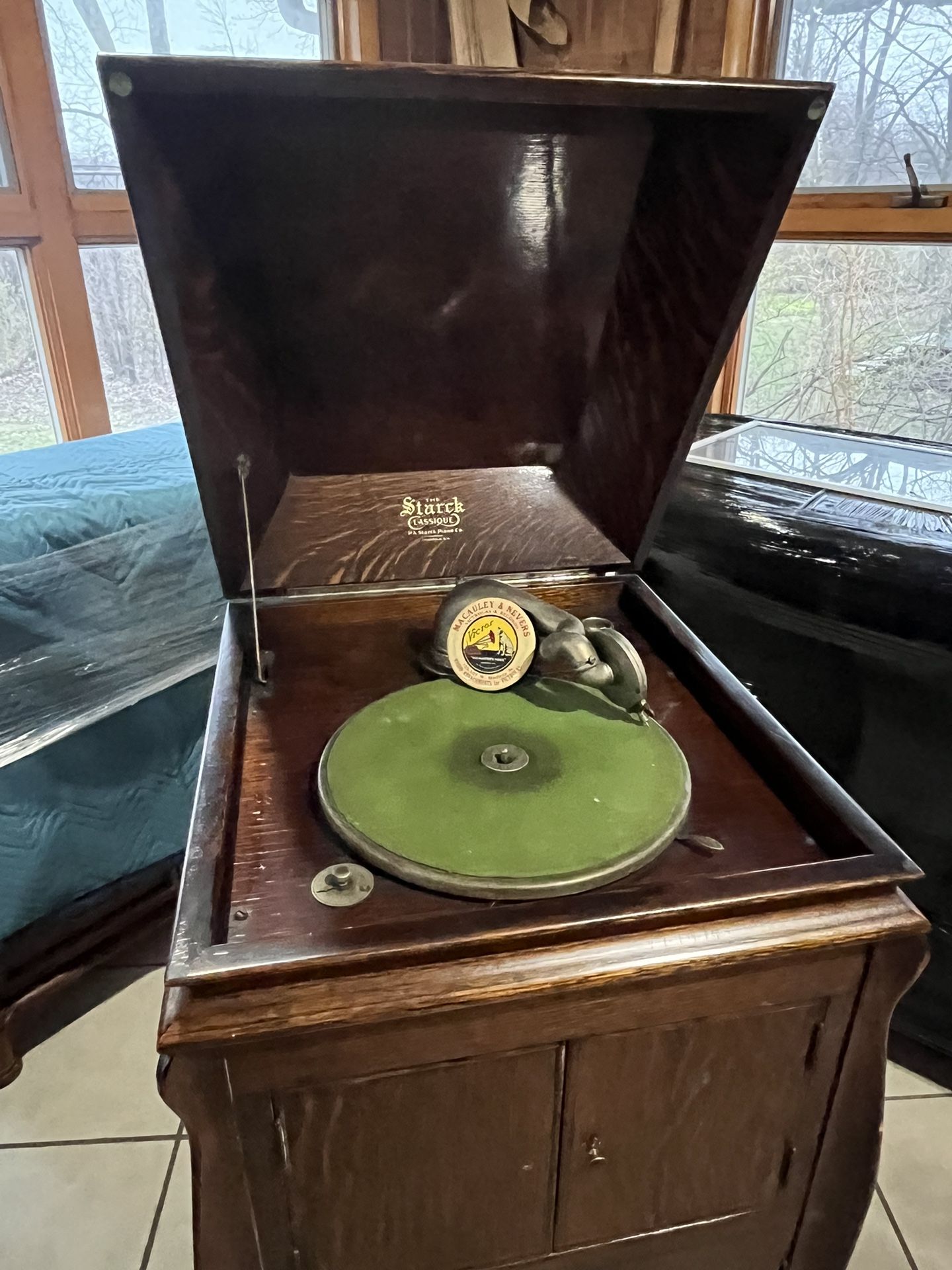 Starck Classique Phonograph