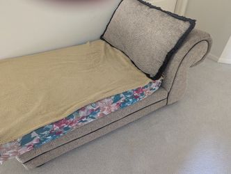 Moving sale: Sofa and chairs