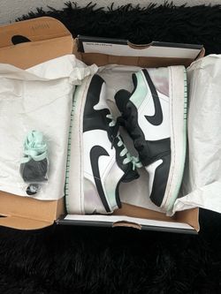 Jordan 1s lows pastel size 6Y