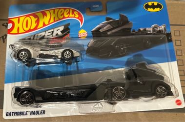 Hot wheels BATMOBILE" HAULER
