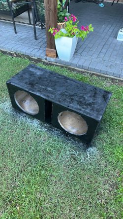 Dual 10 in speaker box