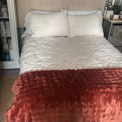 Full Size Bed With Headboard 