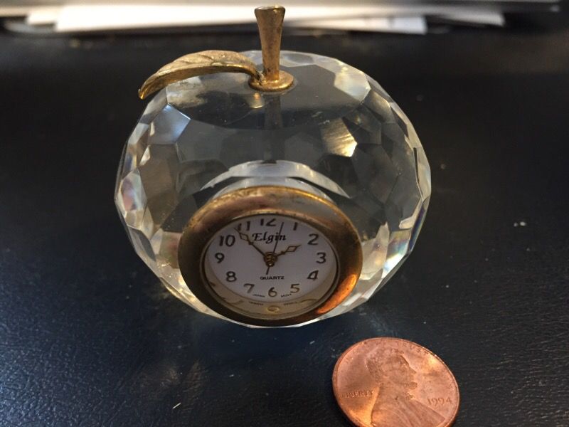 Elgin Apple Crystal Clock paperweight