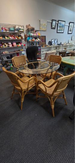 Rattan Dining Table Set with Glass Top
