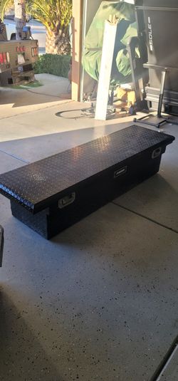 Husky tool box in aluminum 71.36 in full size NO KEY