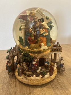 Kirkland Nativity Set Musical Snow Globe 