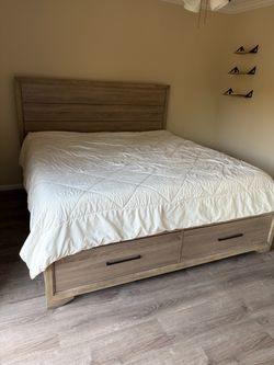 King size bed frame (MATTRESS NOT INCLUDED) FIRST COME FIRST SERVED