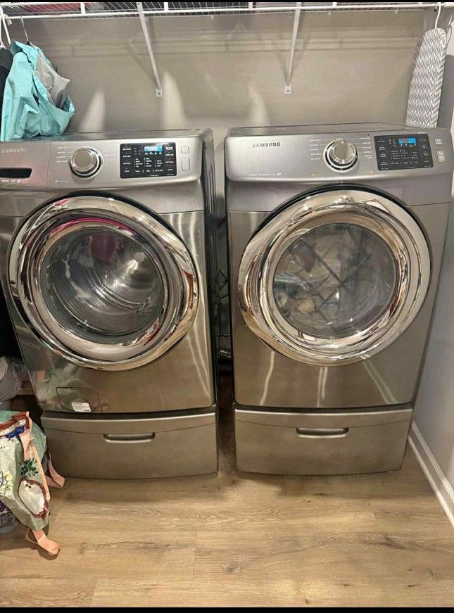 Large Capacity Washer And Dryer With Pedestals
