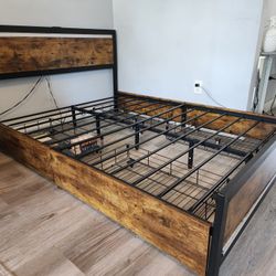 Queen Size Bedframe