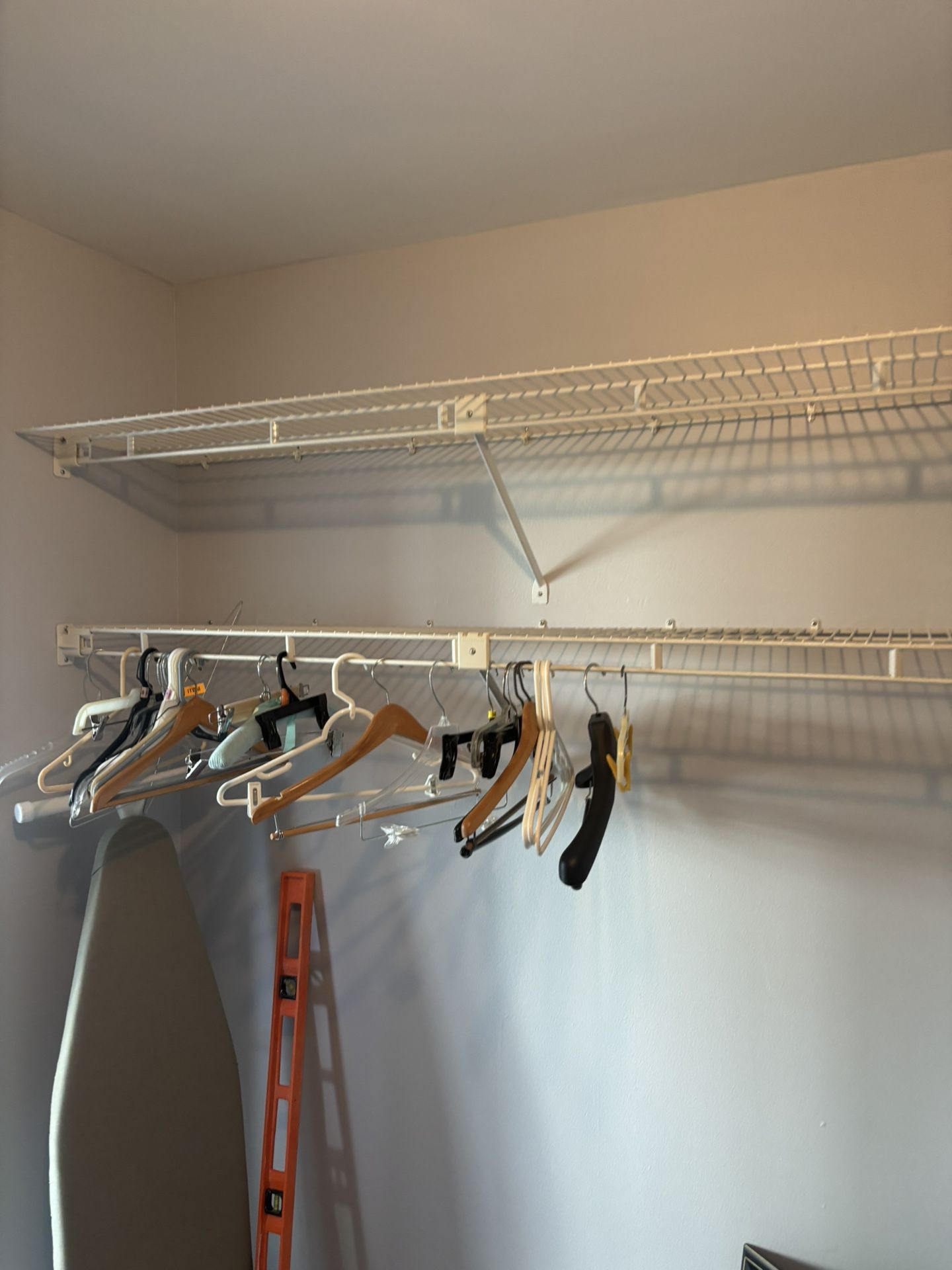 Clóset Shelves And Racks