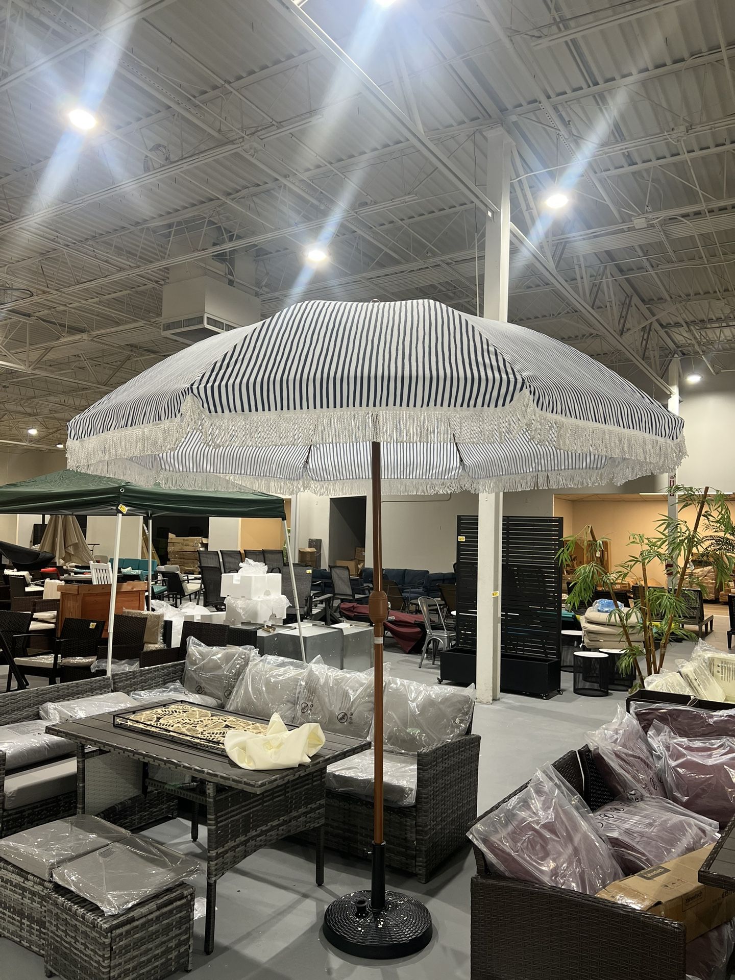 New 8FT Patio Beach Umbrella with Fringe & Tassel, UPF50+ Push Button Tilt & Crank, Ideal for Garden, Lawn, Deck, Yard & Pool No weight base