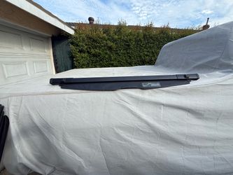 Toyota Highlander retractable cargo cover