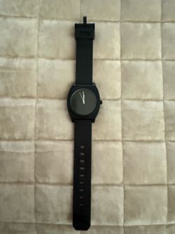 NIXON MINIMAL WATCH