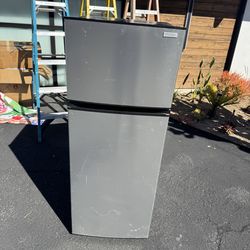 Vissani I 7.1 cu Refrigerator