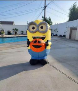 Halloween Decor Minion Lighed Airblown