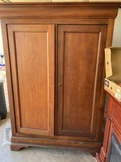 Wardrobe Closet