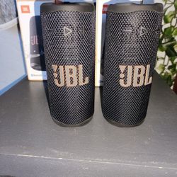 2x JBL Grip bluetooth speakers 