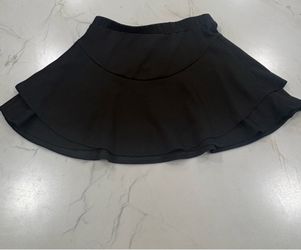 Women’s medium black skirt