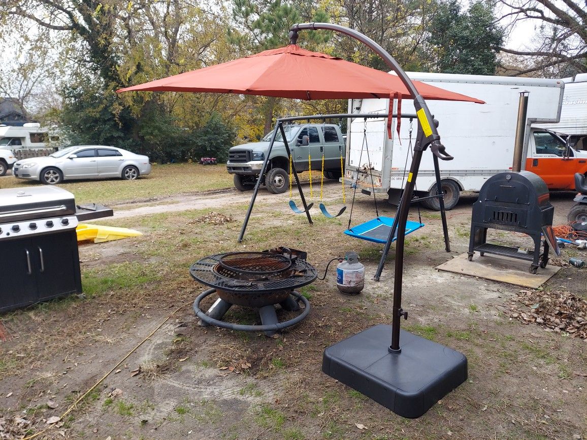 HAMPTON BAY 8 FT OFFSET PATIO UMBRELLA