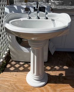 Pedestal sink