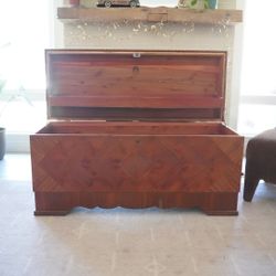 1950 Lane Cedar Chest – Altavista, Virginia – Gorgeous Vintage Statement Piece