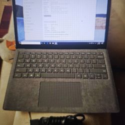 Microsoft Surface Laptop 3 13.5 Inch 2256×1504 Touchscreen Intel i5-1035G7 8GB 128GB SSD Like New Condition