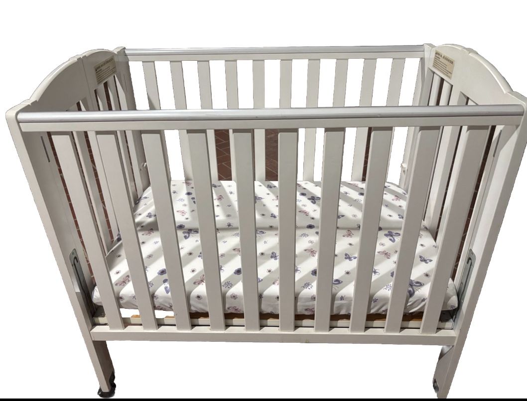 Mini Crib With Mattress (foldable) Good Condition