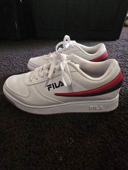 New Size 7 Fila Sneakers