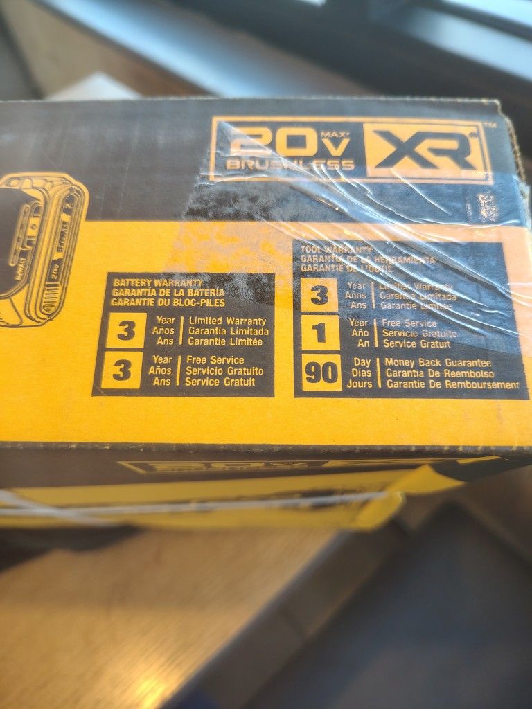 DeWalt 20 Volt XR Oscillating Multi tool With Charger Kit And Battery And Bag