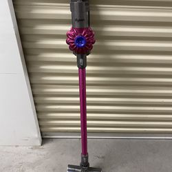 Dyson V6 Complete With Wall Charger