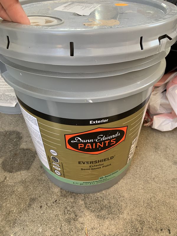 5 gallon Paint Dunn Edwards for Sale in Paramount, CA