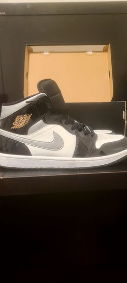 Air Jordan 1 Mid SE Size 11