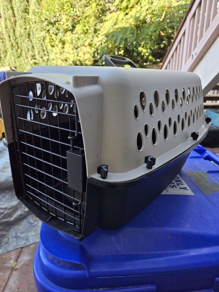 NEW PET CARRIER $20.00. MEDIUM