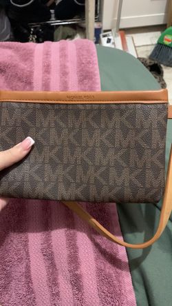 Micheal Kors Woman’s hand purse