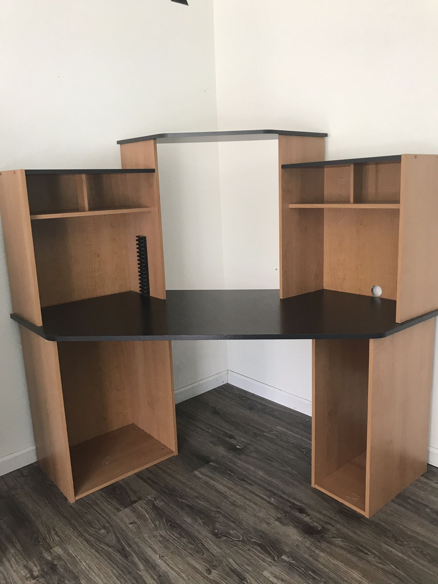 Corner desk