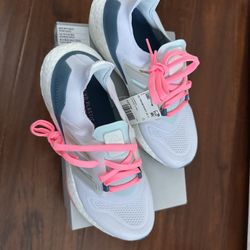 NEW Adidas unisex youth Ultraboost 22 shoes white