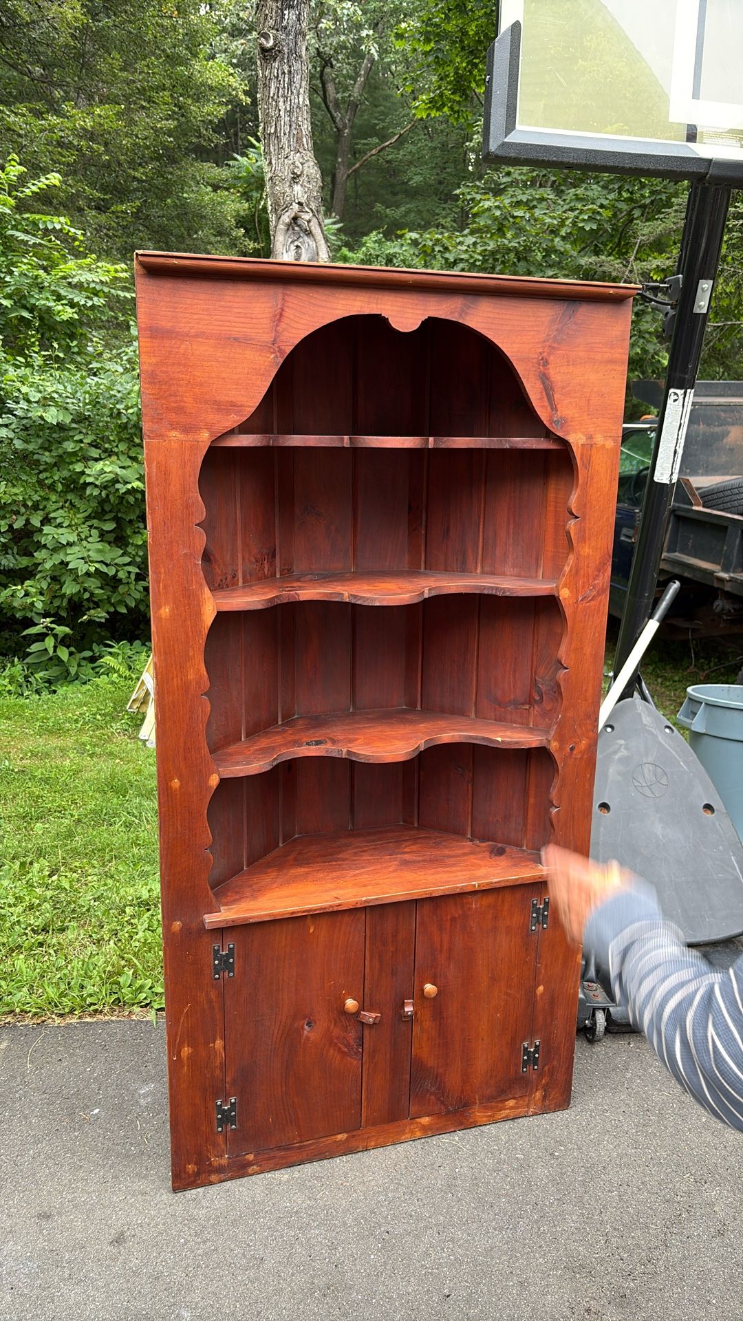 Corner Hutch 