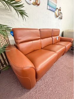 Lexanna sofa with three power reclining