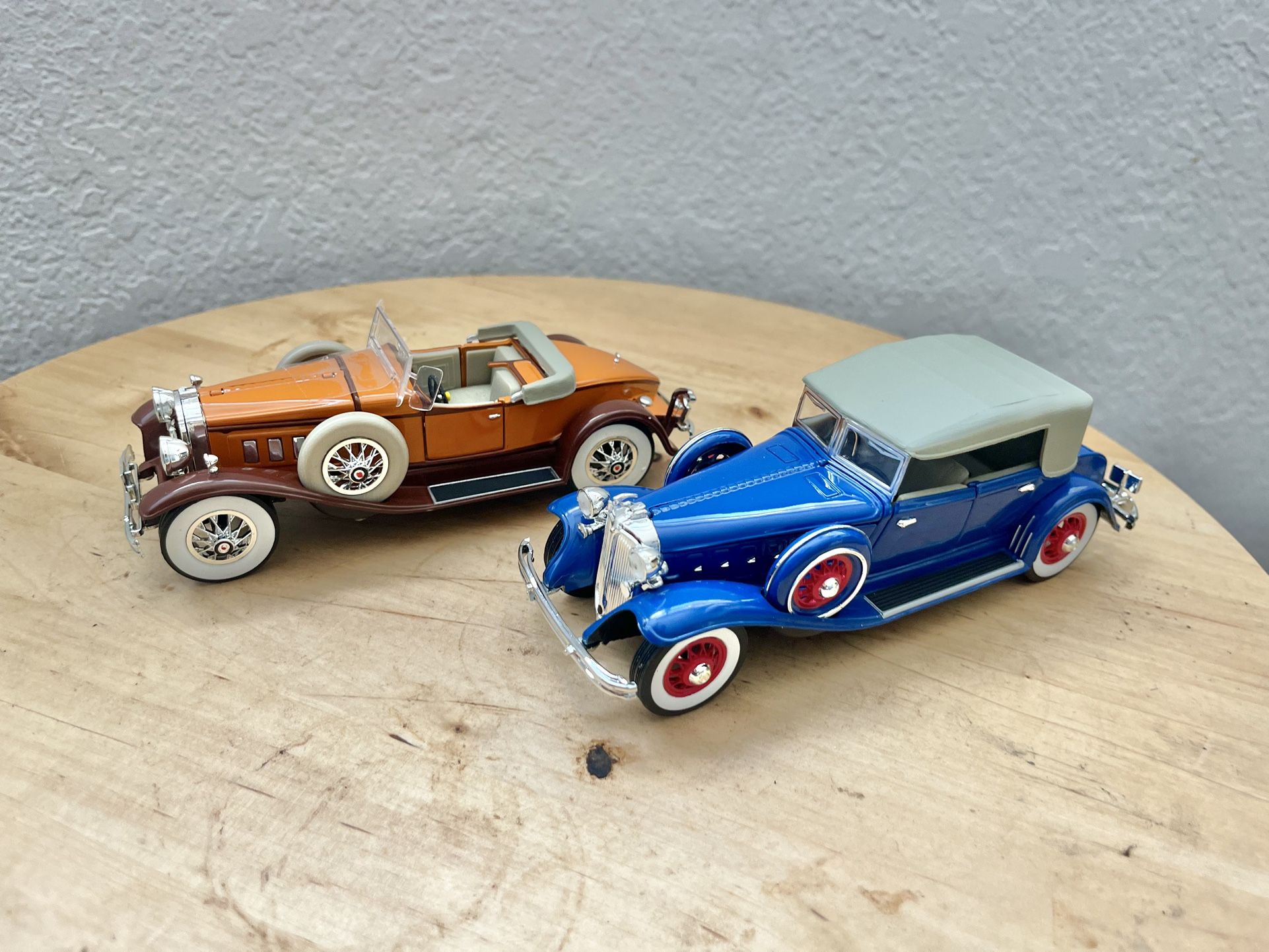 Signature - 1930 Packard and 1932 Chrysler LeBaron - Collectible Model Cars