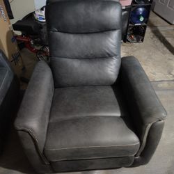 Swivel Rocker Recliner 