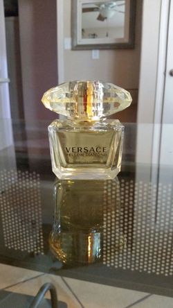 Versace daimon lleyow 3.4oz 100.ML yo vendo perfumes auténticos a muy buen precio solo pídame el que le guste y el precio será siempre muy bajo